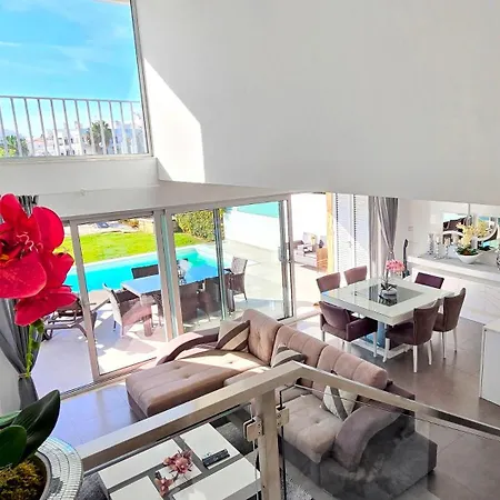 Vila Modern Design *