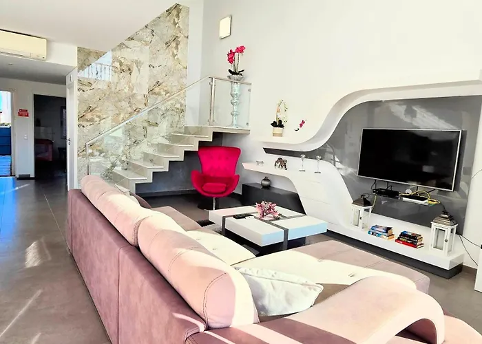 Modern Design Villa *